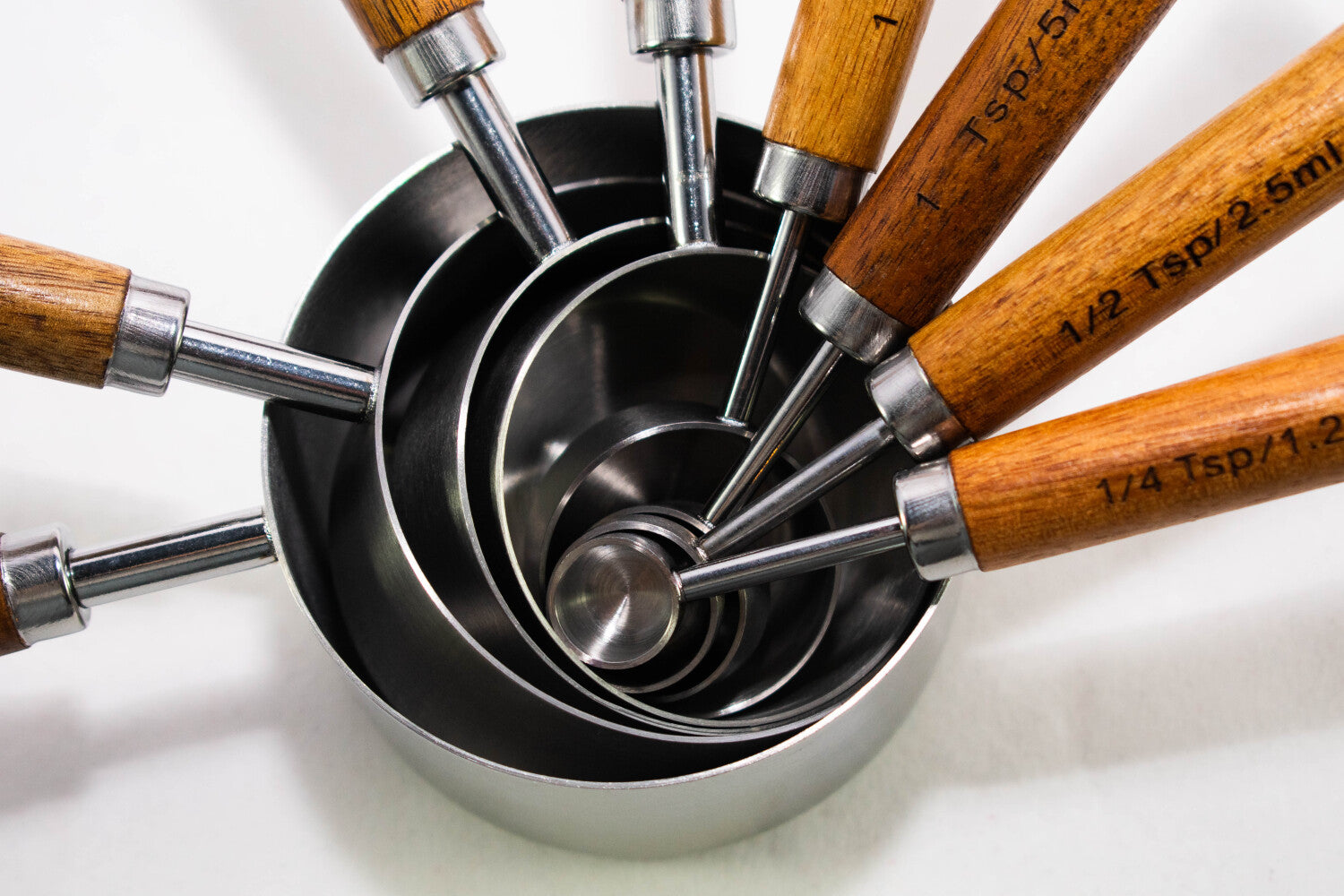 Measuring cups sæt i rustfrit stål og træ moderne køkkenredskab