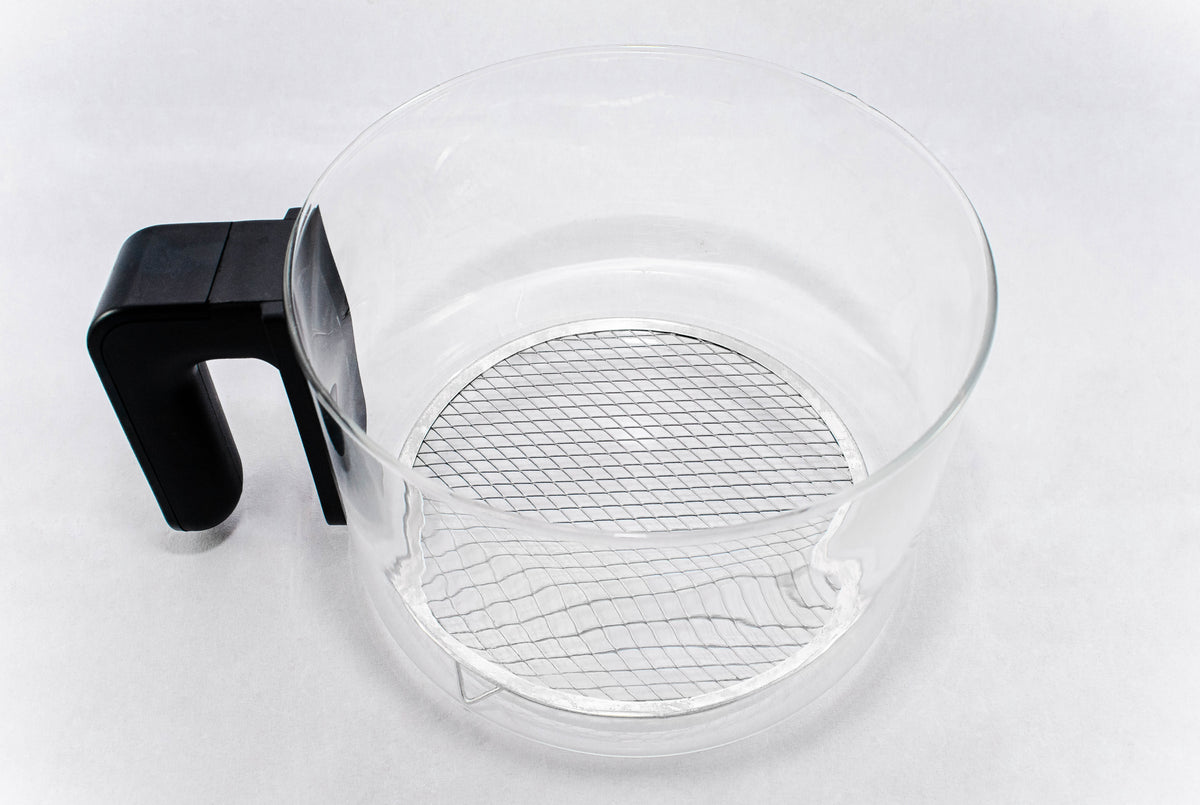 Glasbeholder til airfryer med rustfri stålrist – PFAS-fri airfryer skål i glas der sikrer jævn luftcirkulation og sundere madlavning uden non-stick belægning.