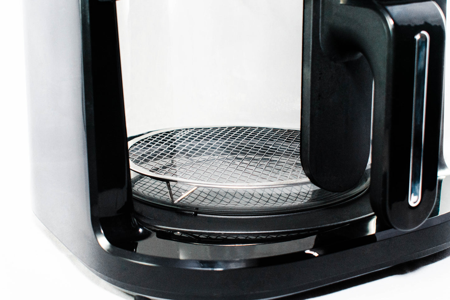 Moderne airfryer i sort design med glasbeholder fra siden perfekt til mad og sundhed uden nonstick